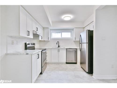 47-239 Ferndale Drive S, Barrie, ON - Indoor Photo Showing Kitchen With Stainless Steel Kitchen