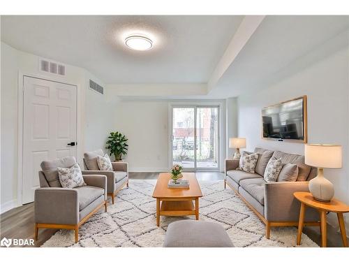 47-239 Ferndale Drive S, Barrie, ON - Indoor Photo Showing Living Room