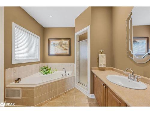 14 Arch Brown Court, Barrie, ON - Indoor Photo Showing Bathroom