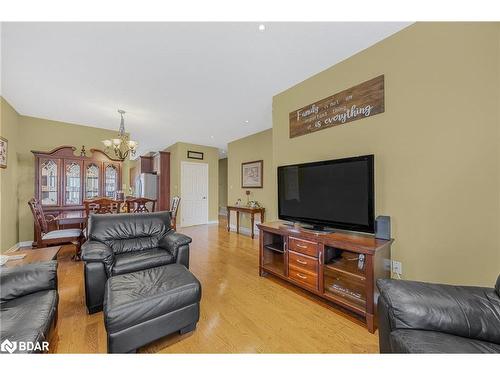 14 Arch Brown Court, Barrie, ON - Indoor Photo Showing Living Room