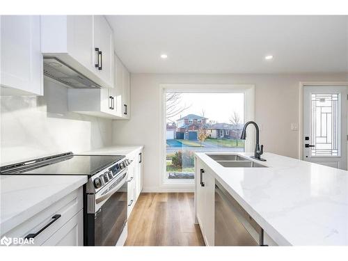 50 Rundle Crescent, Barrie, ON - Indoor Photo Showing Kitchen With Double Sink With Upgraded Kitchen