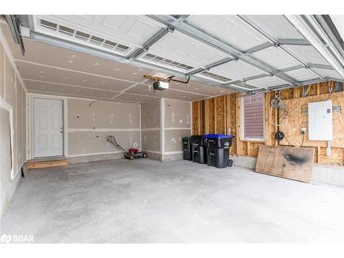 14 Hills Thistle Drive, Wasaga Beach, ON - Indoor Photo Showing Garage