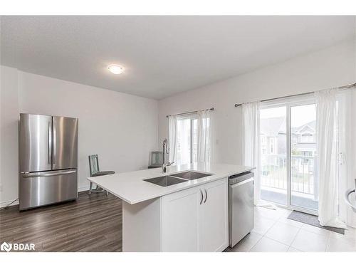 14 Hills Thistle Drive, Wasaga Beach, ON - Indoor Photo Showing Kitchen With Double Sink