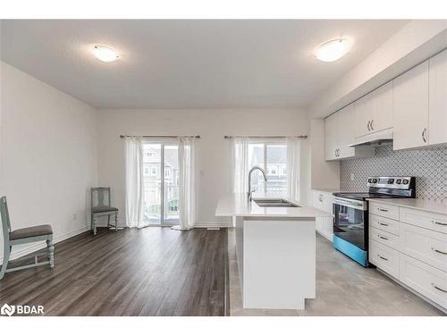 14 Hills Thistle Drive, Wasaga Beach, ON - Indoor Photo Showing Kitchen With Double Sink