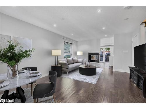 573 Skinner Avenue, Newmarket, ON - Indoor Photo Showing Living Room With Fireplace