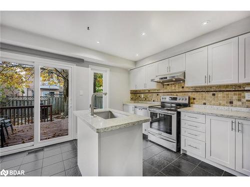 573 Skinner Avenue, Newmarket, ON - Indoor Photo Showing Kitchen