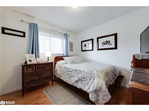 7 Keats Drive, Barrie, ON - Indoor Photo Showing Bedroom