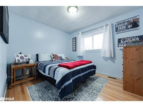 7 Keats Drive, Barrie, ON - Indoor Photo Showing Bedroom