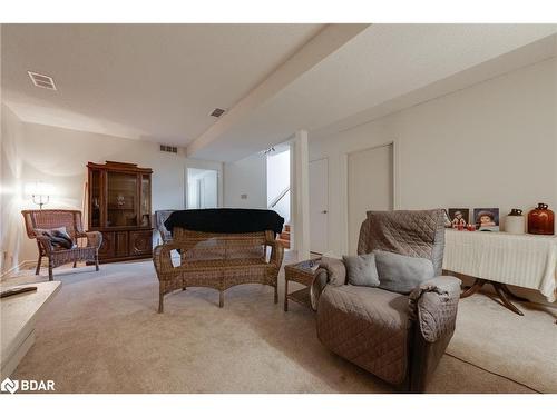 7 Keats Drive, Barrie, ON - Indoor Photo Showing Living Room