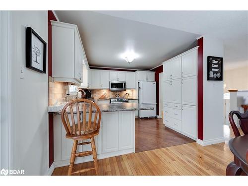 7 Keats Drive, Barrie, ON - Indoor Photo Showing Kitchen