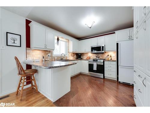 7 Keats Drive, Barrie, ON - Indoor Photo Showing Kitchen With Upgraded Kitchen