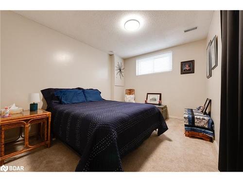 7 Keats Drive, Barrie, ON - Indoor Photo Showing Bedroom