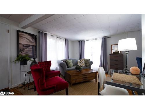 15 Wilmott Street, Huntsville, ON - Indoor Photo Showing Living Room