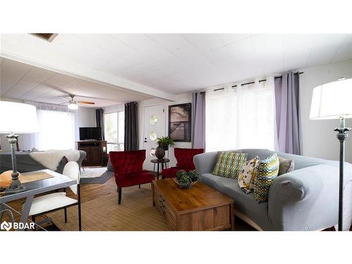 15 Wilmott Street, Huntsville, ON - Indoor Photo Showing Living Room