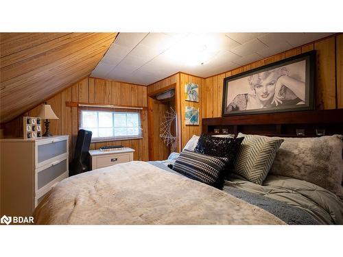 15 Wilmott Street, Huntsville, ON - Indoor Photo Showing Bedroom