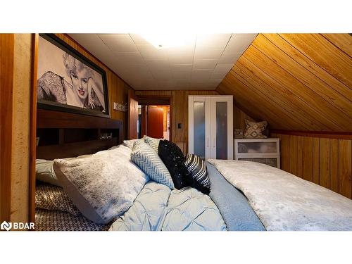 15 Wilmott Street, Huntsville, ON - Indoor Photo Showing Bedroom