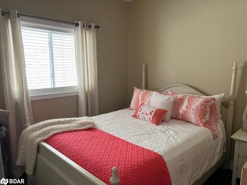 82 Versailles Crescent, Barrie, ON - Indoor Photo Showing Bedroom