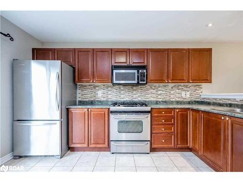 23 Maple Crown Terrace, Barrie, ON - Indoor Photo Showing Kitchen