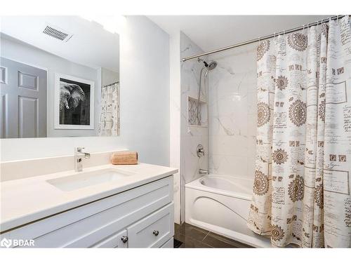 33 Frank Street, Wasaga Beach, ON - Indoor Photo Showing Bathroom