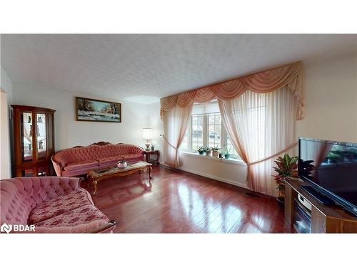 8 Champlain Place, Guelph, ON - Indoor Photo Showing Living Room