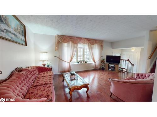 8 Champlain Place, Guelph, ON - Indoor Photo Showing Living Room