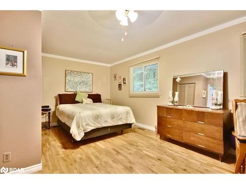 31 Maplecrest Crt, Oro-Medonte, ON - Indoor Photo Showing Bedroom