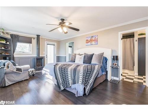 9832 Highway 12 W, Oro-Medonte, ON - Indoor Photo Showing Bedroom