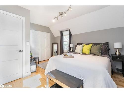 9832 Highway 12 W, Oro-Medonte, ON - Indoor Photo Showing Bedroom