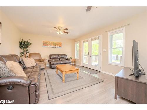 8747 10Th Line, Essa, ON - Indoor Photo Showing Living Room