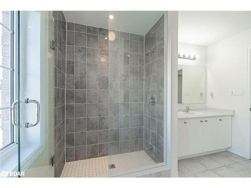 28 Sanford Circle, Springwater, ON - Indoor Photo Showing Bathroom