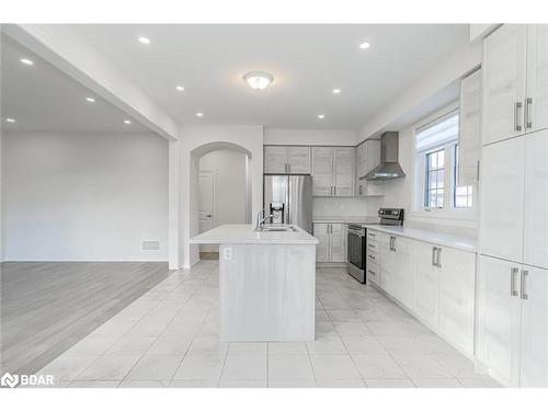 28 Sanford Circle, Springwater, ON - Indoor Photo Showing Kitchen With Upgraded Kitchen