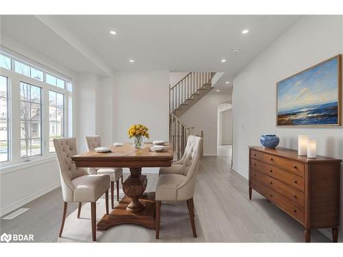 28 Sanford Circle, Springwater, ON - Indoor Photo Showing Dining Room