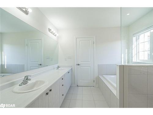 28 Sanford Circle, Springwater, ON - Indoor Photo Showing Bathroom