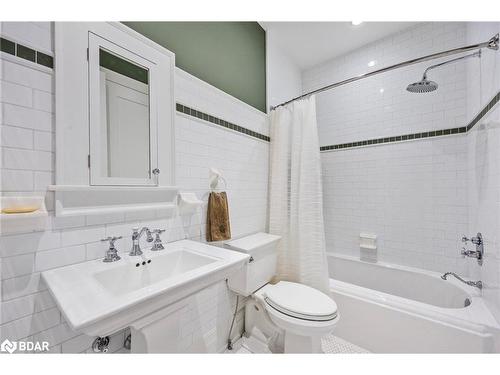 3967 Guest Road, Innisfil, ON - Indoor Photo Showing Bathroom