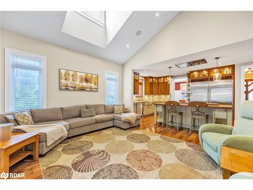 3967 Guest Road, Innisfil, ON - Indoor Photo Showing Living Room