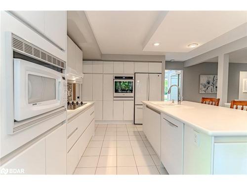 48 Lawrence Avenue, Minesing, ON - Indoor Photo Showing Kitchen