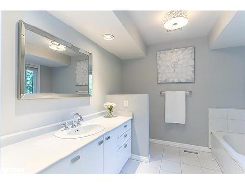 48 Lawrence Avenue, Minesing, ON - Indoor Photo Showing Bathroom