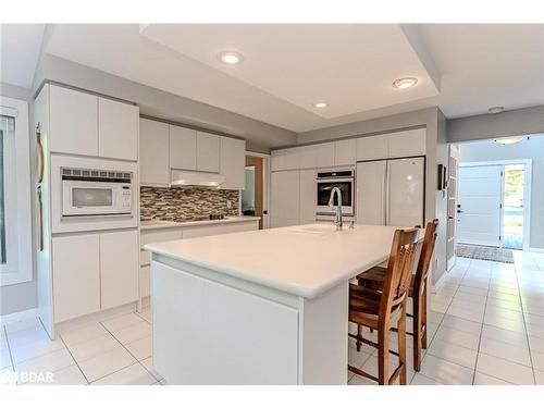 48 Lawrence Avenue, Minesing, ON - Indoor Photo Showing Kitchen