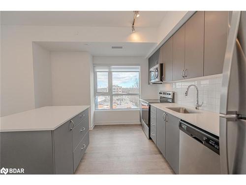 401-56 Lakeside Terrace, Barrie, ON - Indoor Photo Showing Kitchen