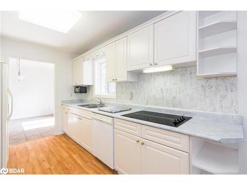 5 Valentini Avenue, Holland Landing, ON - Indoor Photo Showing Kitchen With Double Sink