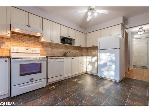 28-120 D'Ambrosio Drive, Barrie, ON - Indoor Photo Showing Kitchen