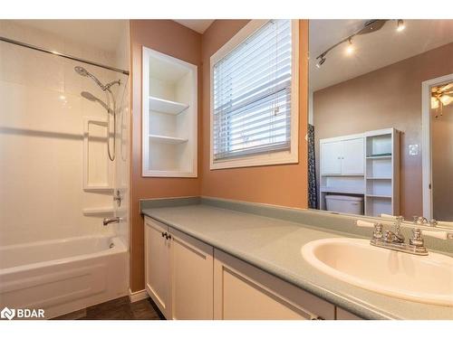 28-120 D'Ambrosio Drive, Barrie, ON - Indoor Photo Showing Bathroom