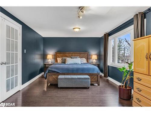 10 Birchwood Drive, Barrie, ON - Indoor Photo Showing Bedroom