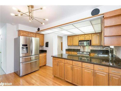 431 Innisfil Street, Barrie, ON - Indoor Photo Showing Kitchen