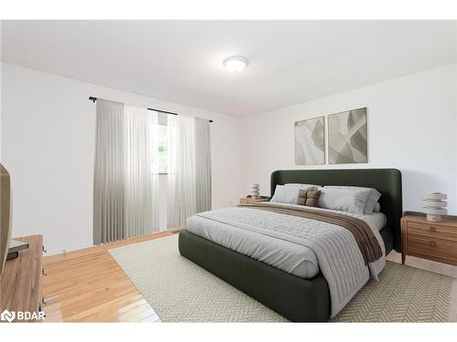 431 Innisfil Street, Barrie, ON - Indoor Photo Showing Bedroom