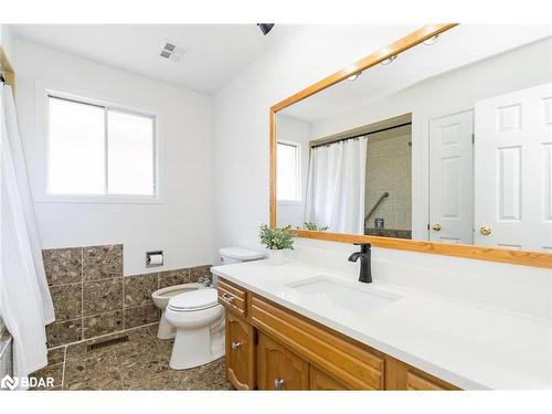 431 Innisfil Street, Barrie, ON - Indoor Photo Showing Bathroom