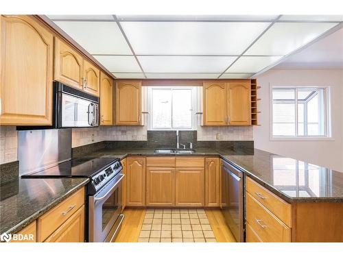 431 Innisfil Street, Barrie, ON - Indoor Photo Showing Kitchen With Double Sink