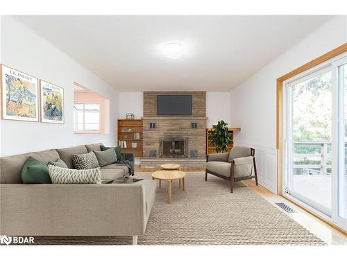 431 Innisfil Street, Barrie, ON - Indoor Photo Showing Living Room With Fireplace