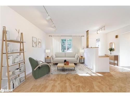 431 Innisfil Street, Barrie, ON - Indoor Photo Showing Living Room