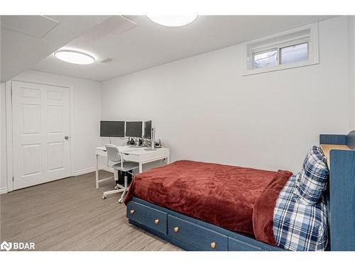 18 Bentley Crescent, Barrie, ON - Indoor Photo Showing Bedroom